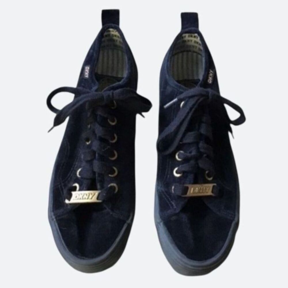 DKNY Black Suede Platform Sneakers Lace Up Gold Logo Low Top Shoes Womens Size 7